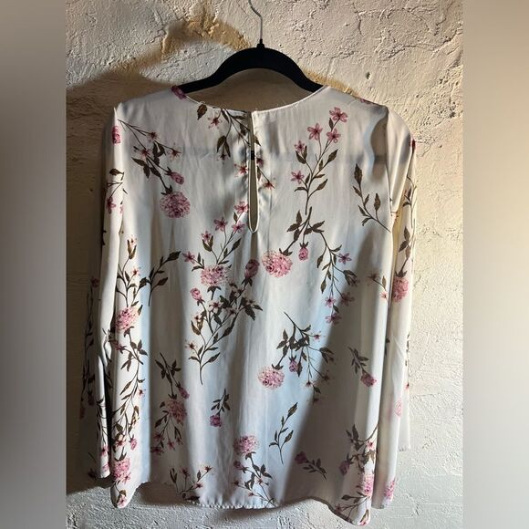 Floral V-Neck Blouse - White and Pink - Picture 5 of 5